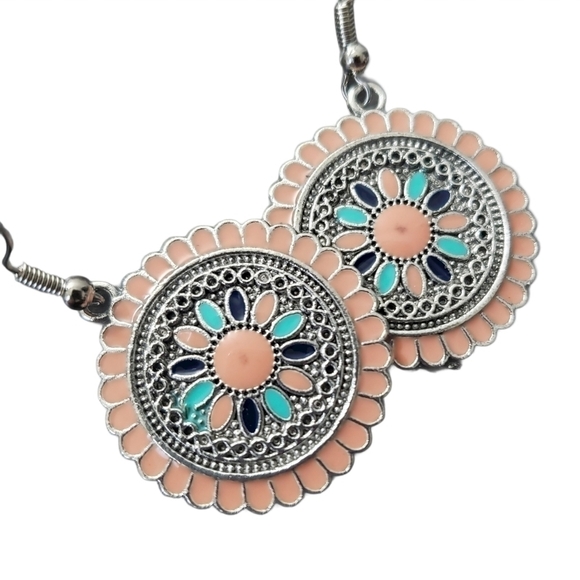 Fashion Jewelry Bohemian Dangle Earrings Sz OS - Picture 1 of 5